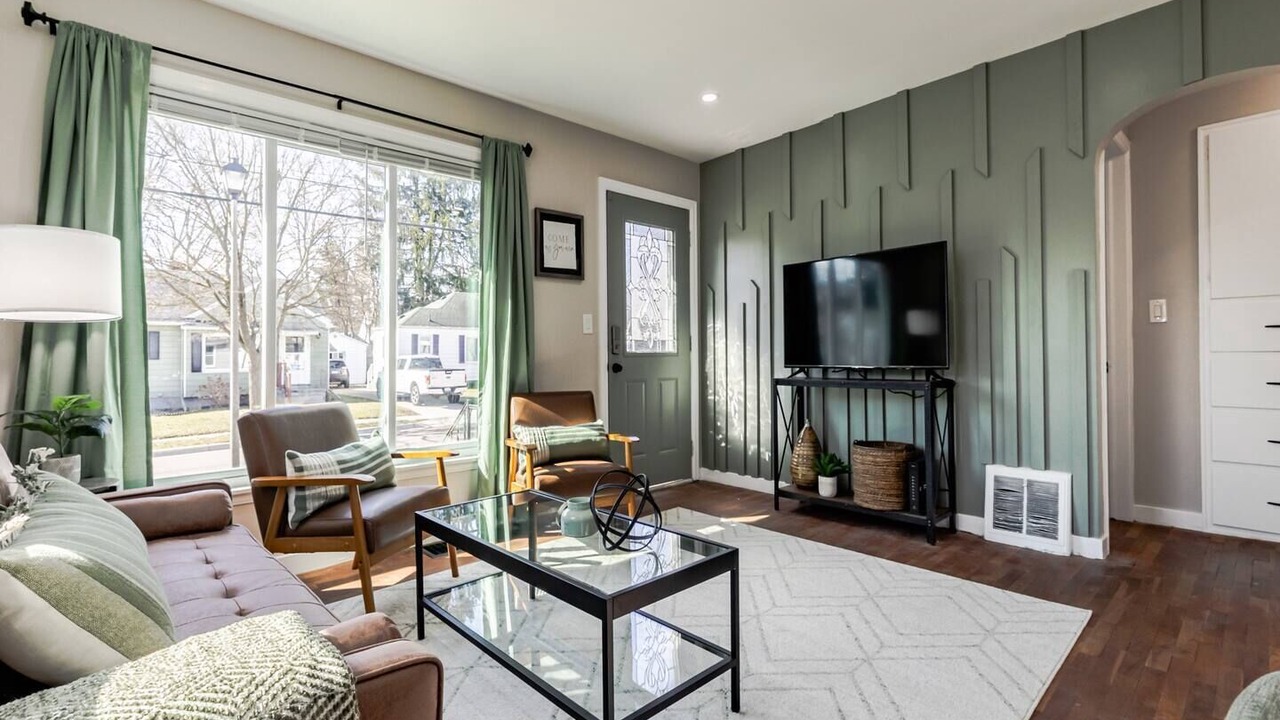 Photo of Livingroom in Lansing