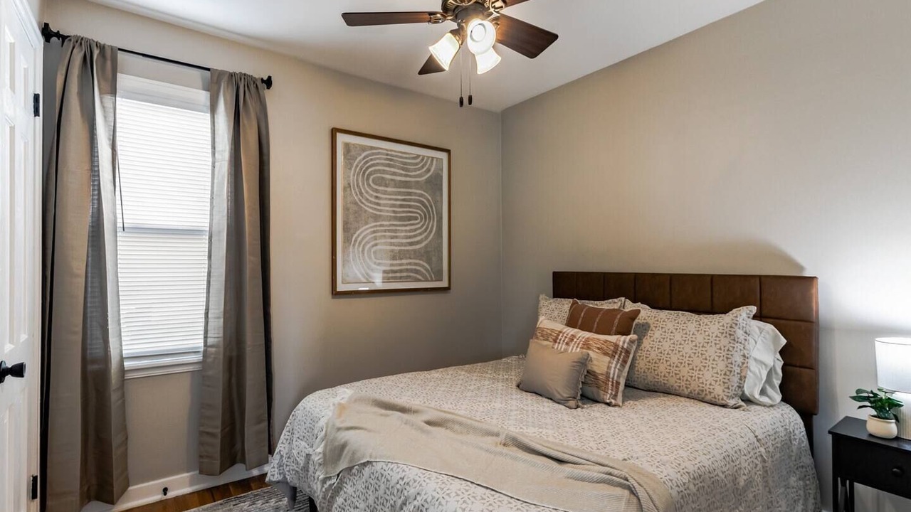 Photo of Bedroom in Lansing