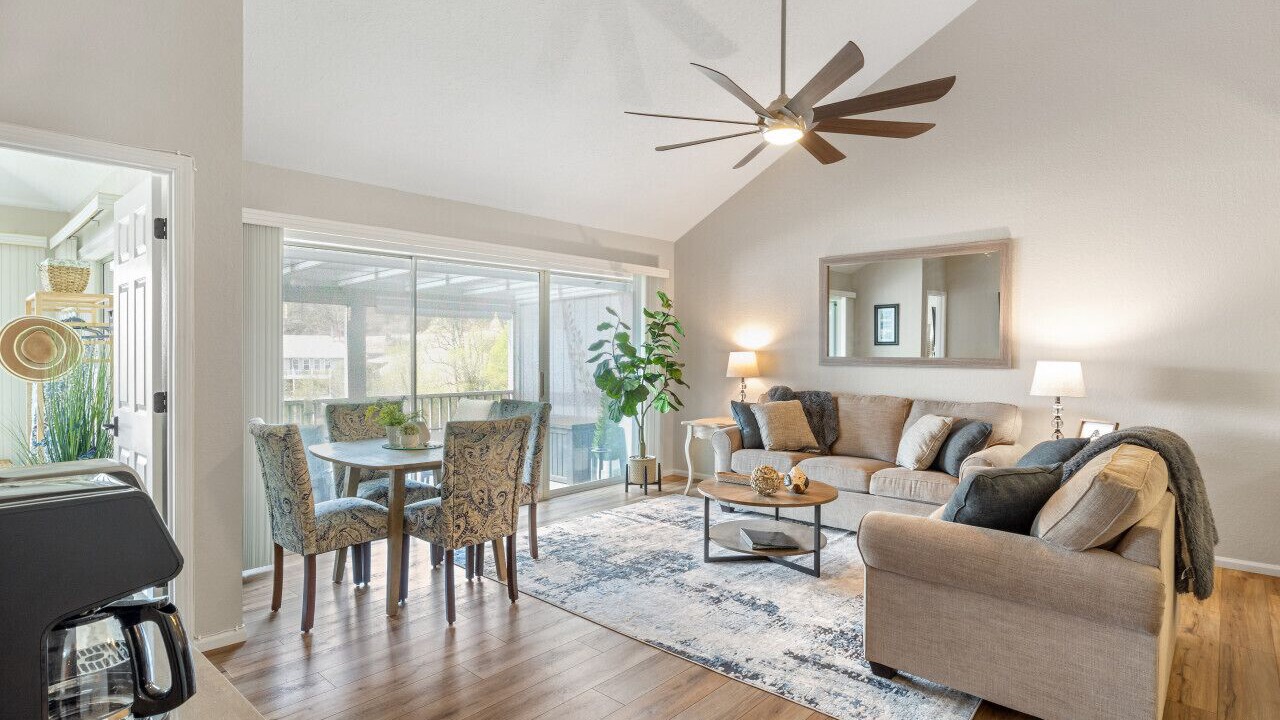 Photo of Livingroom in Village of Four Seasons