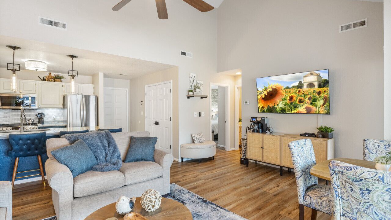 Photo of Livingroom in Village of Four Seasons