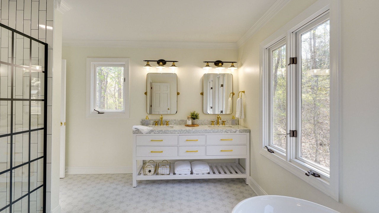 Photo of Bathroom in Leasburg