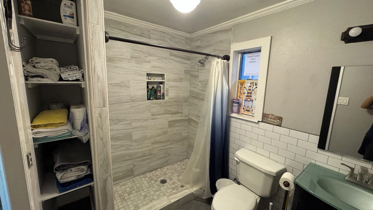 Photo of Bathroom in Pecan Acres