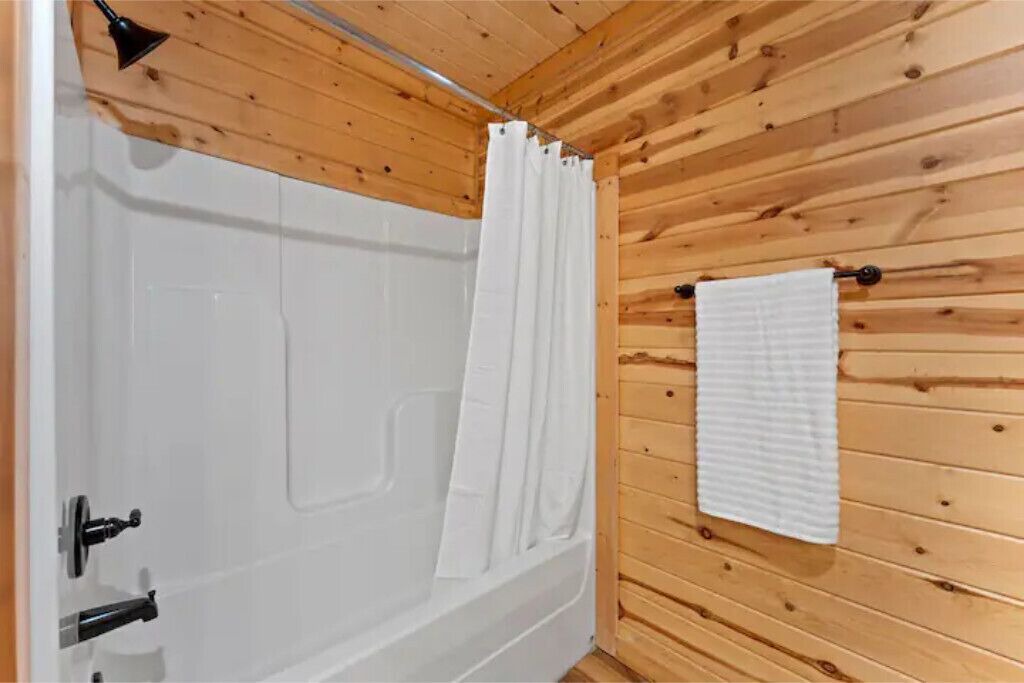 Photo of Bathroom in Jasper