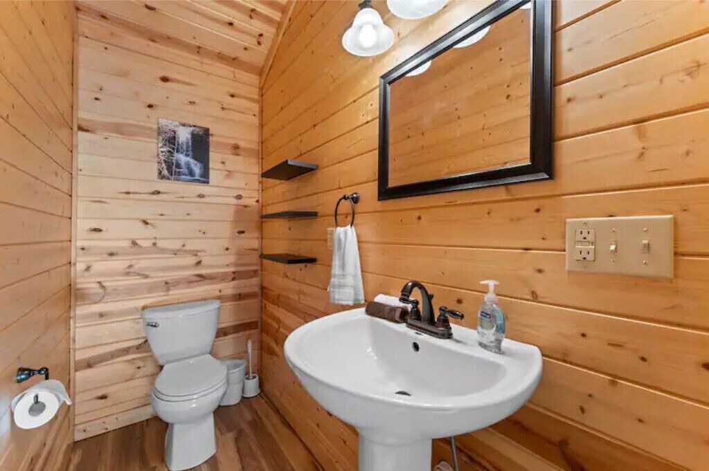 Photo of Bathroom in Jasper