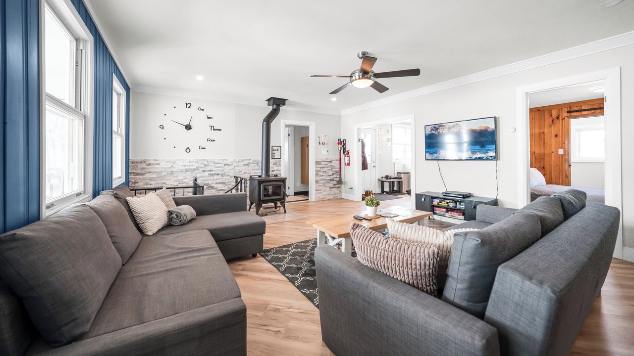 Photo of Livingroom in Head Lake
