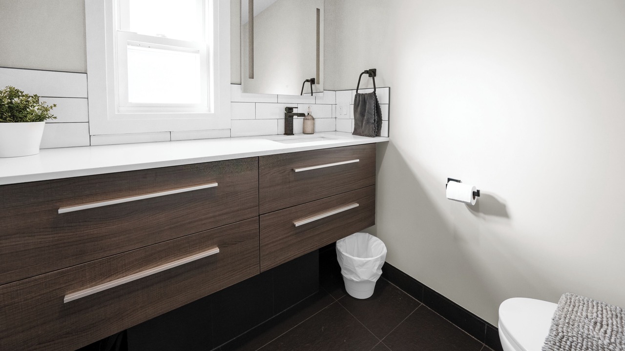 Photo of Bathroom in Head Lake