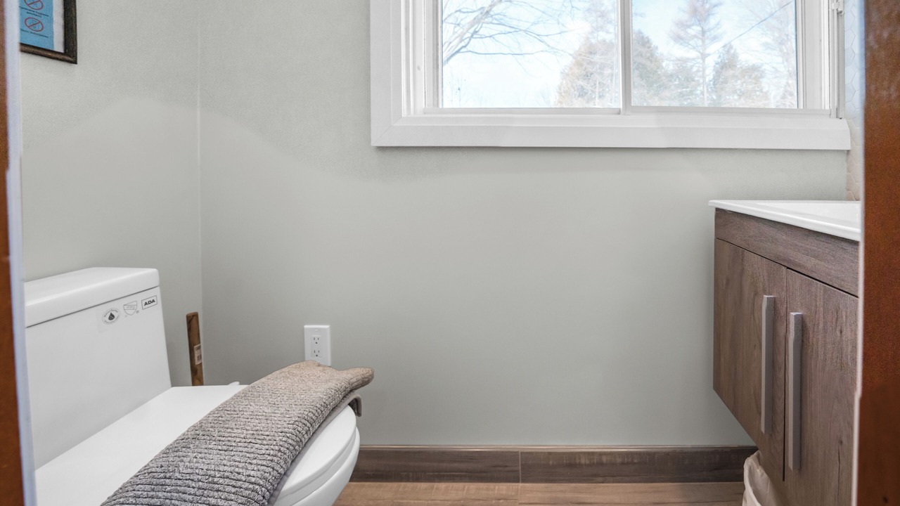 Photo of Bathroom in Head Lake