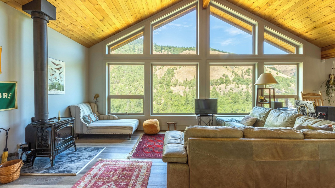 Photo of Livingroom in Lyle