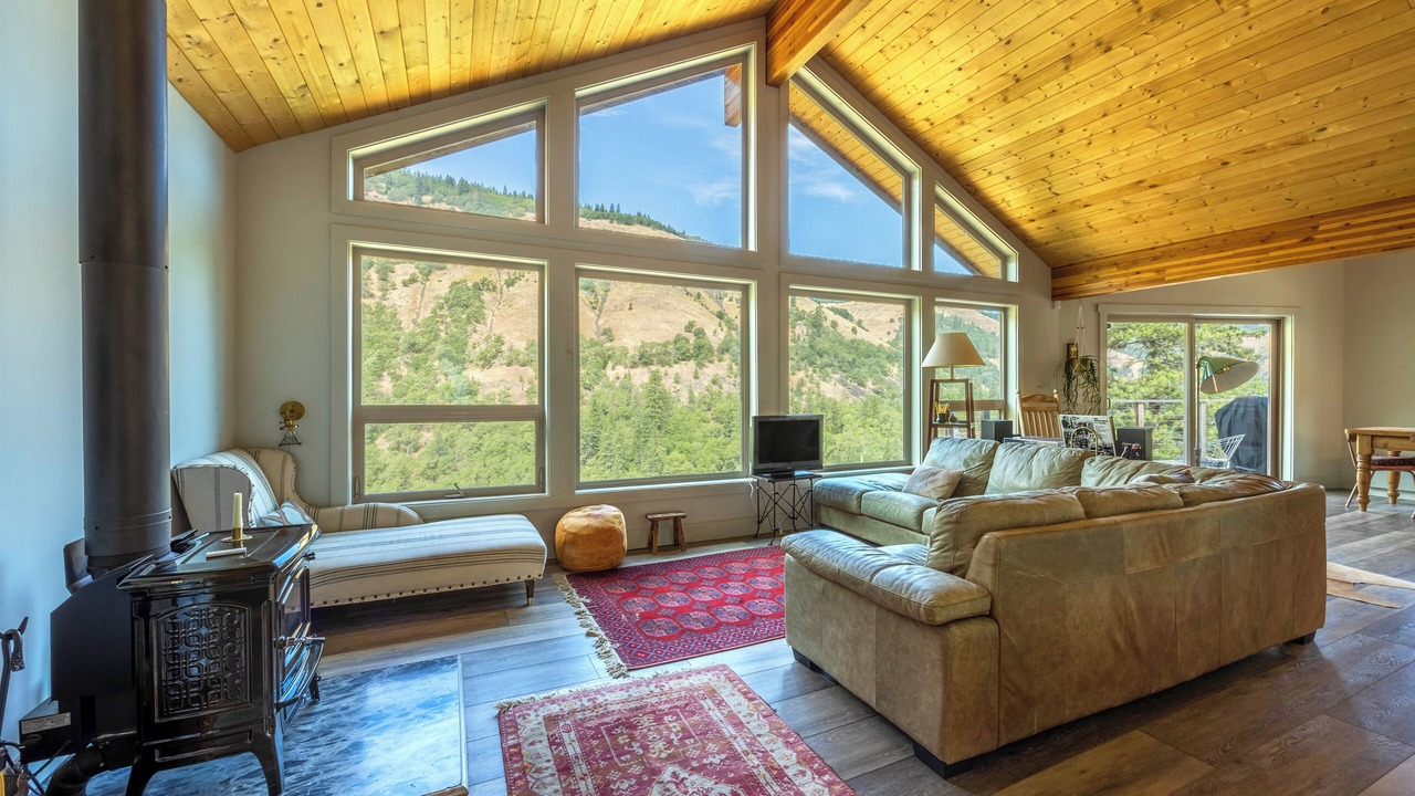 Photo of Livingroom in Lyle