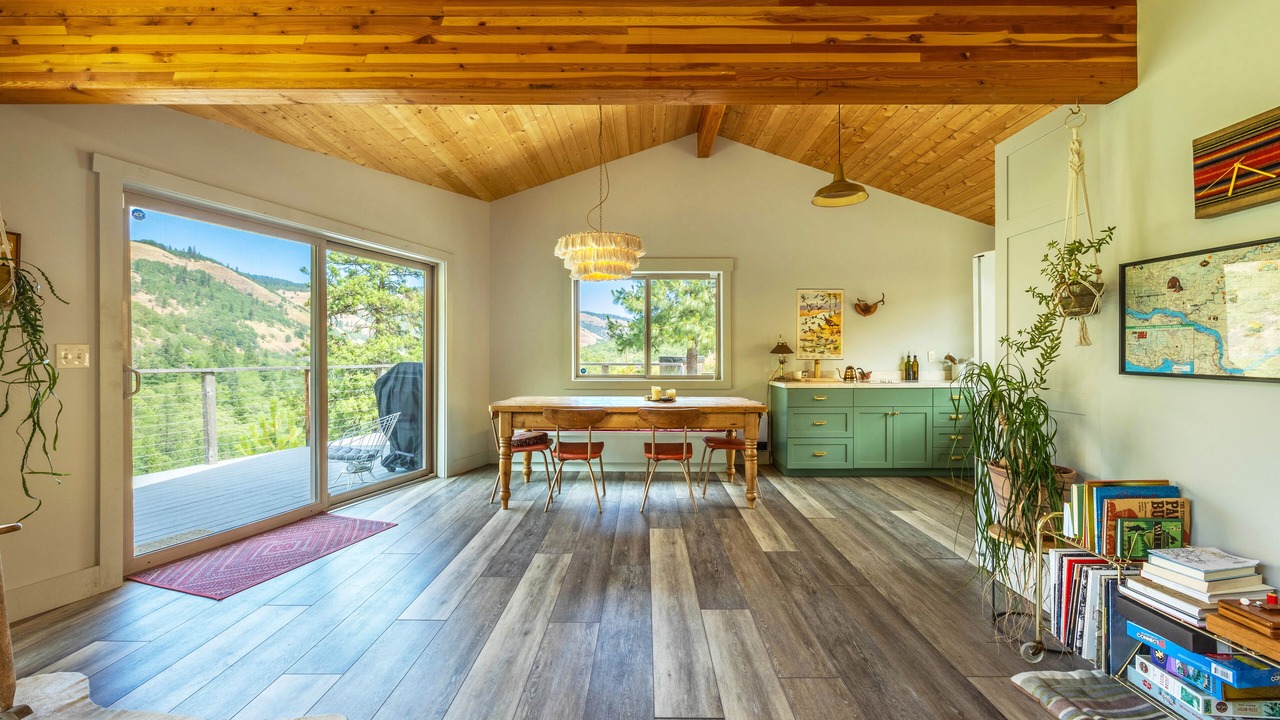 Photo of Others in Lyle