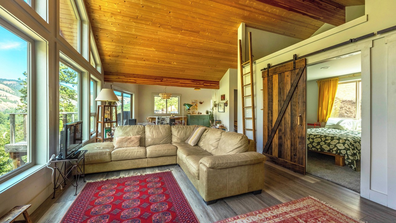 Photo of Livingroom in Lyle