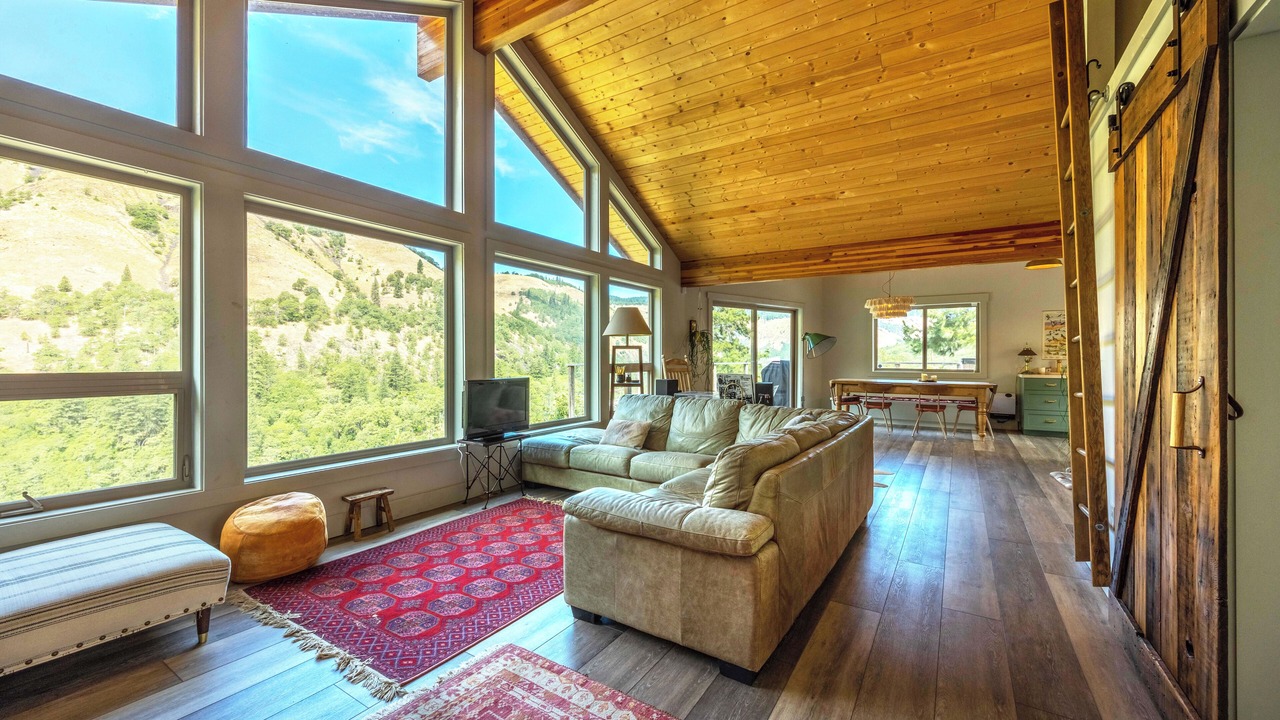 Photo of Livingroom in Lyle