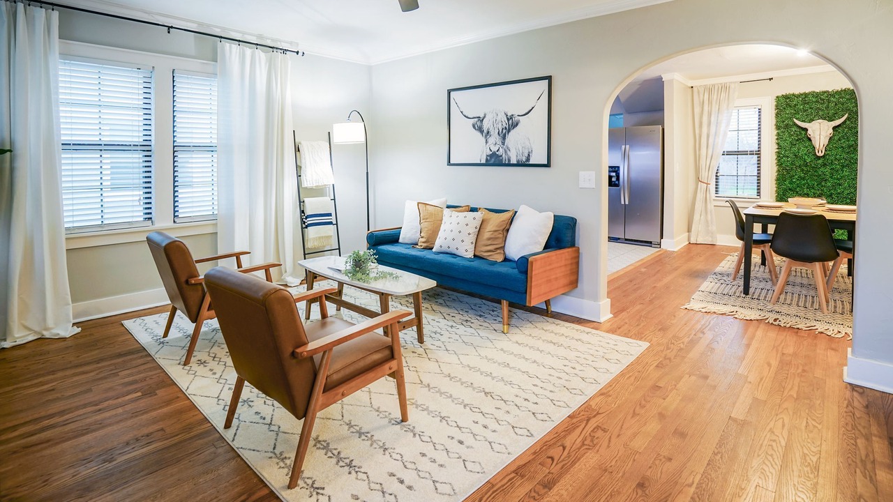 Photo of Livingroom in Crestwood