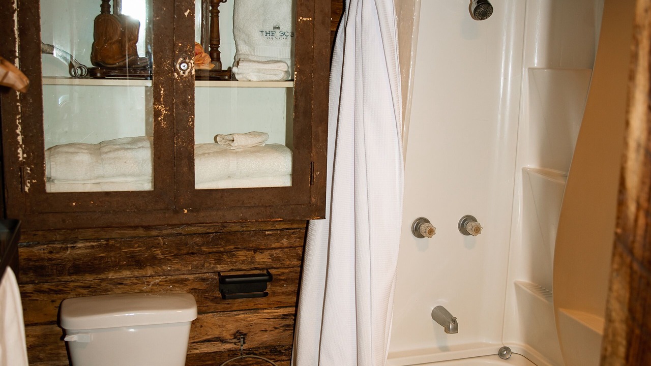 Photo of Bathroom in Round Top
