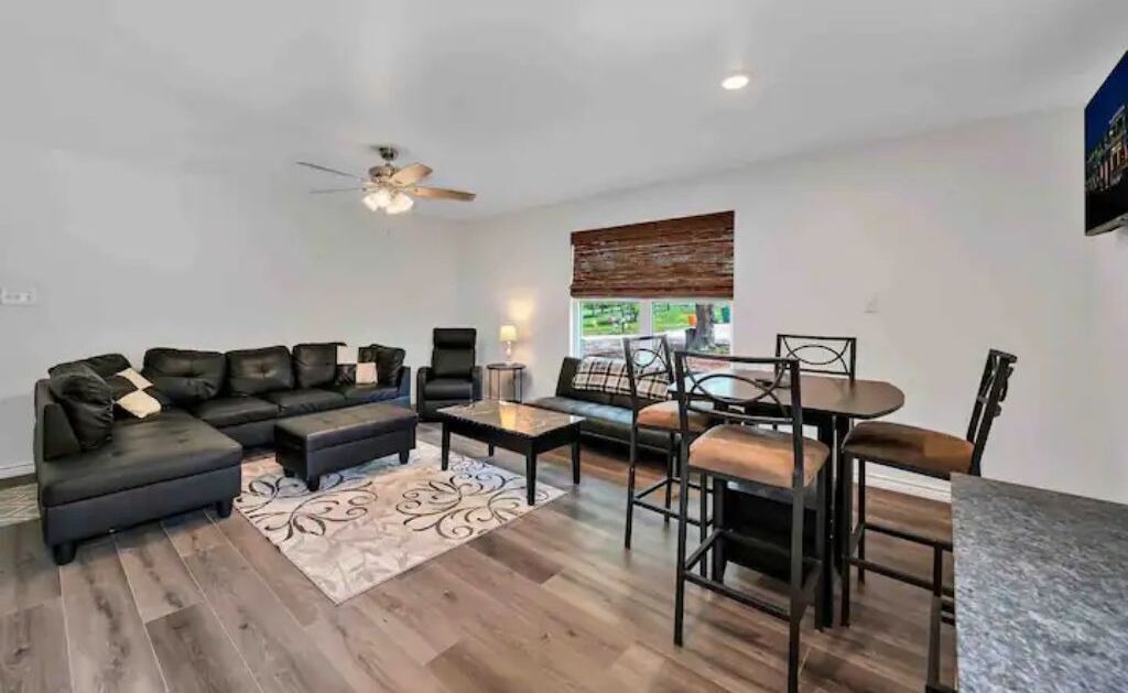 Photo of Livingroom in Moody