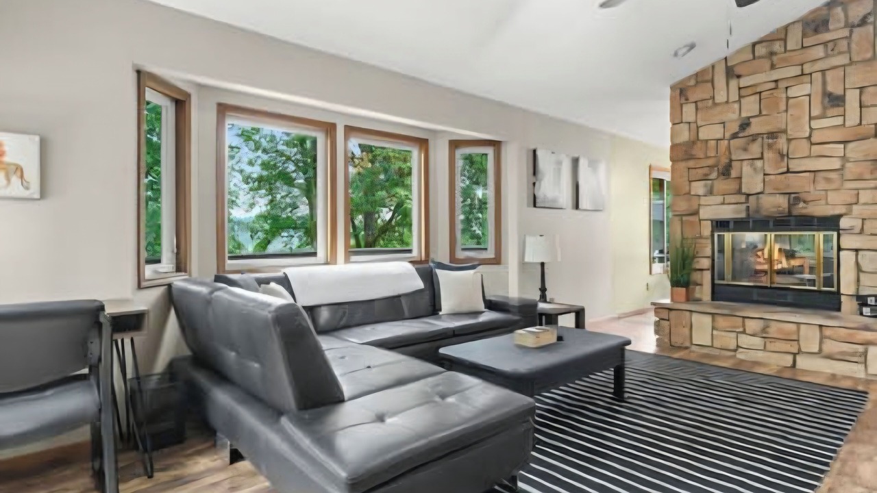 Photo of Livingroom in Marylhurst