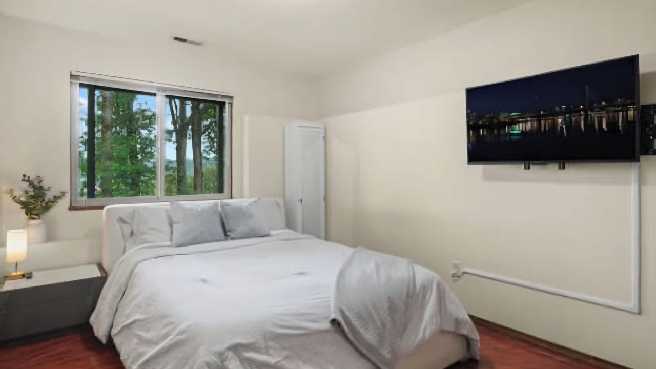 Photo of Bedroom in Marylhurst