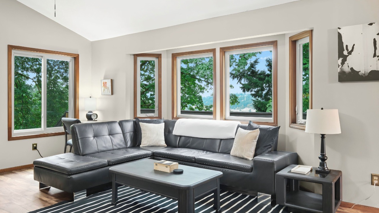Photo of Livingroom in Marylhurst