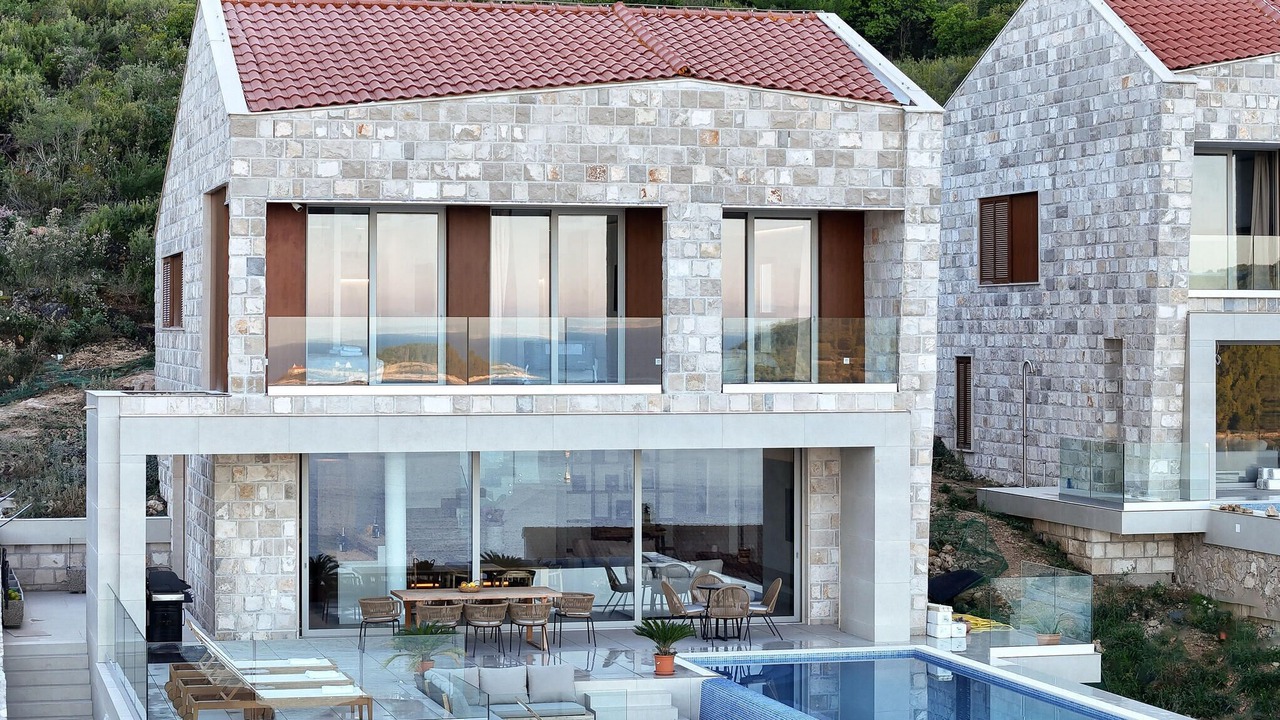 Photo of Others in Vis