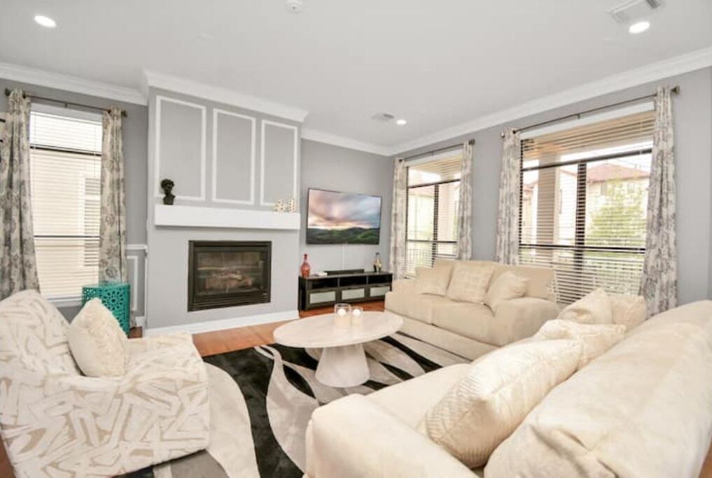 Photo of Livingroom in Washington Ave./ Memorial Park
