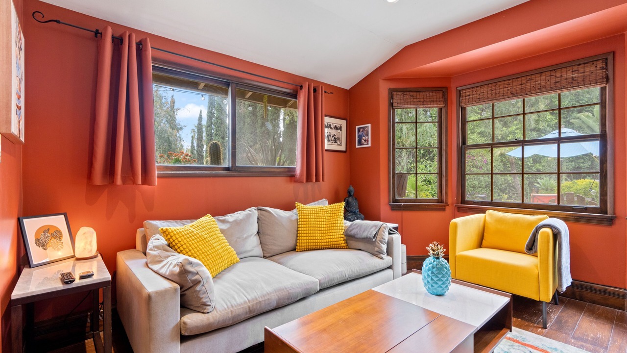 Photo of Livingroom in Shadow Hills
