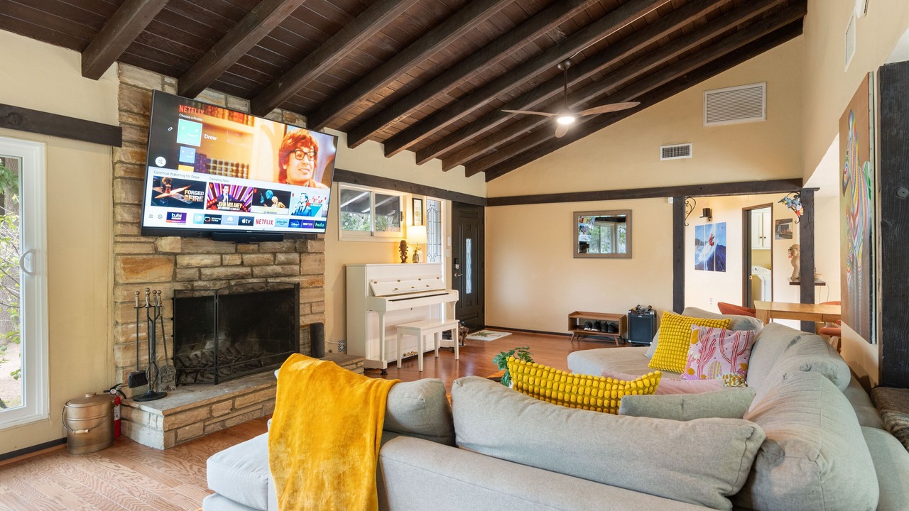 Photo of Livingroom in Shadow Hills