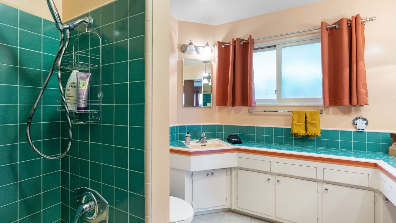 Photo of Bathroom in Shadow Hills
