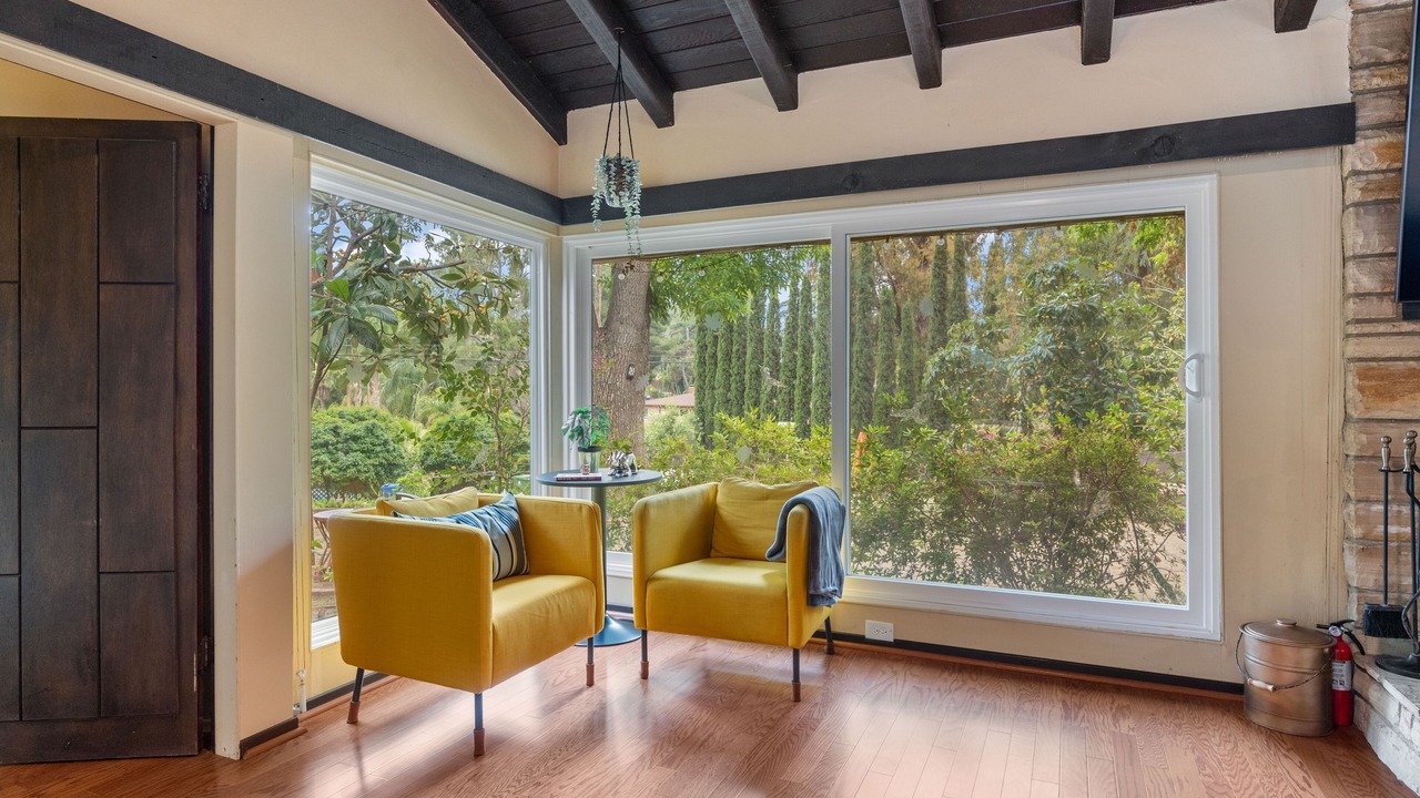 Photo of Livingroom in Shadow Hills