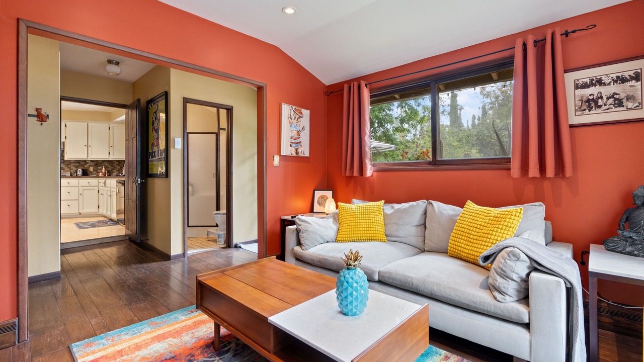 Photo of Livingroom in Shadow Hills