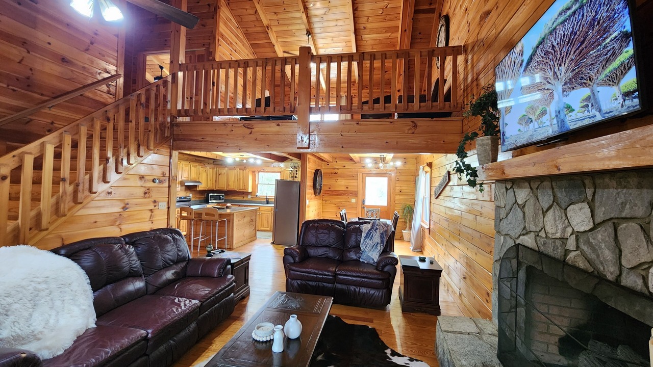 Photo of Livingroom in Lenoir