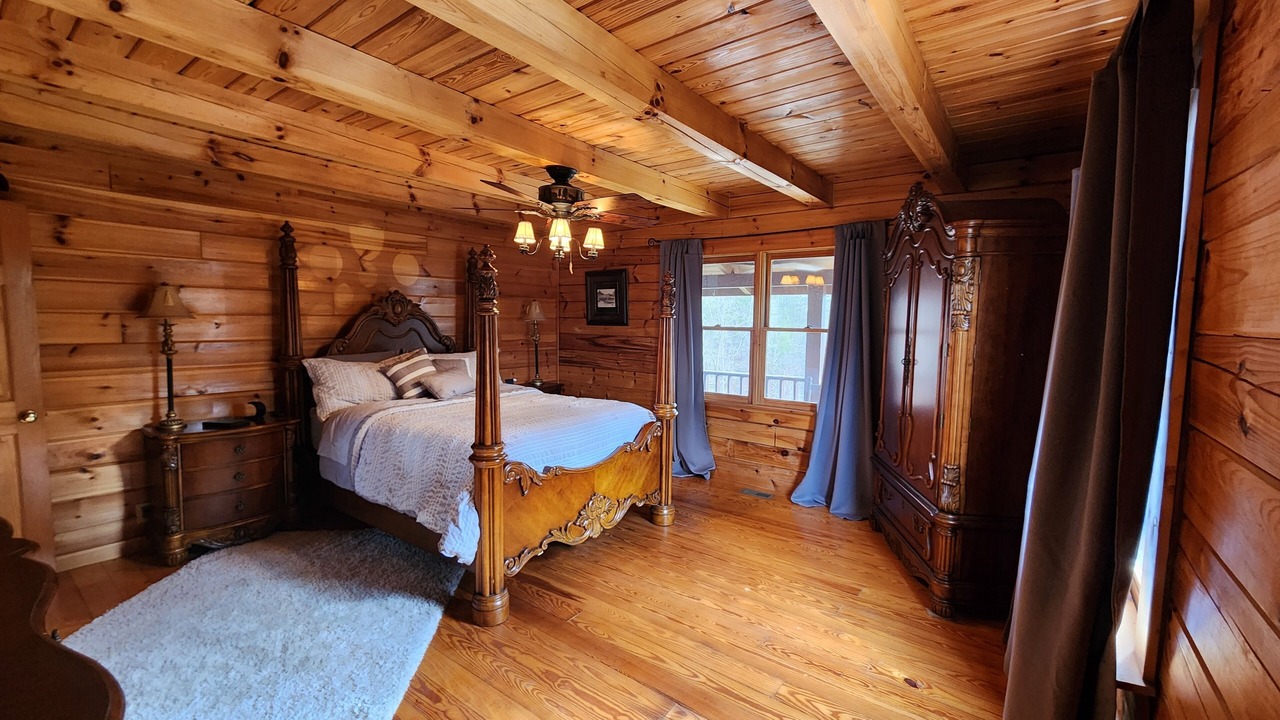 Photo of Bedroom in Lenoir