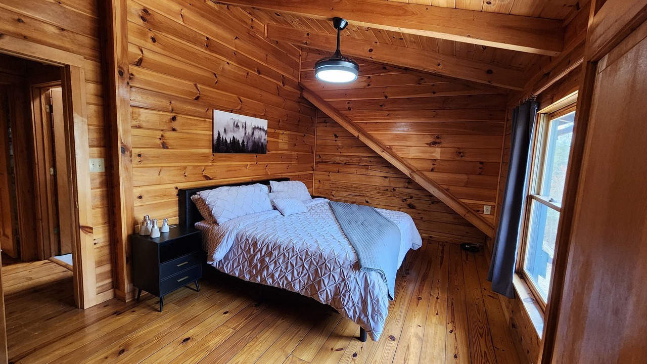 Photo of Bedroom in Lenoir