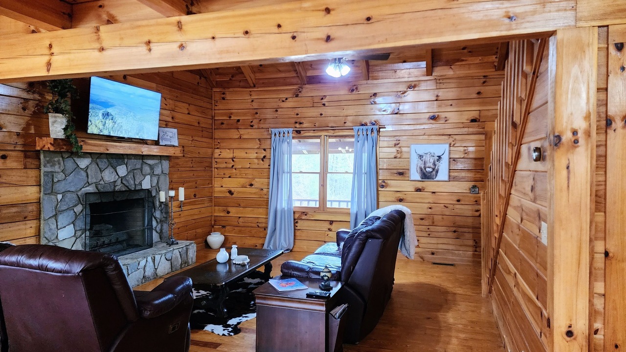 Photo of Livingroom in Lenoir