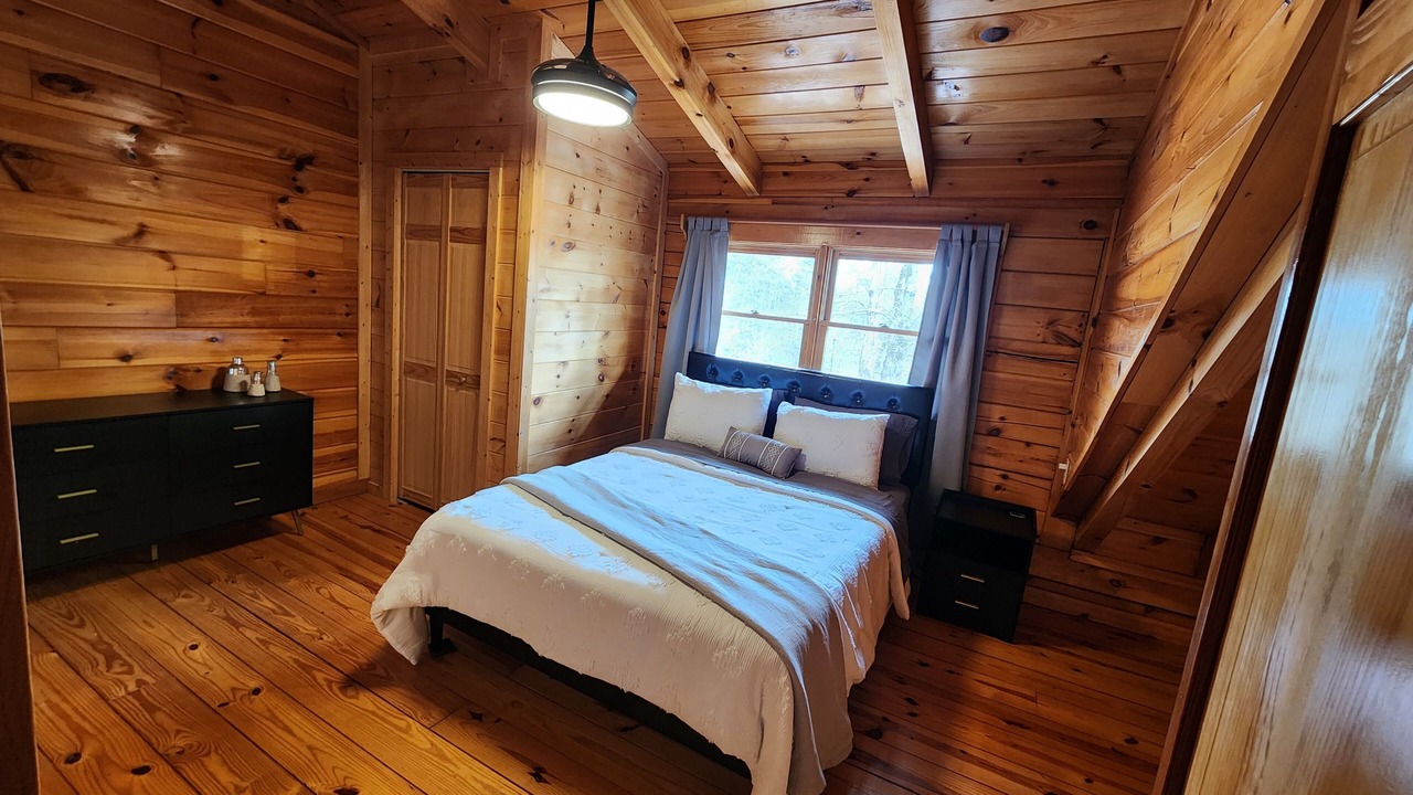 Photo of Bedroom in Lenoir