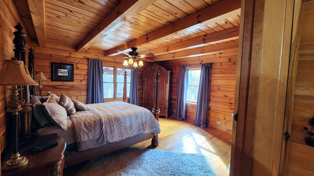 Photo of Bedroom in Lenoir