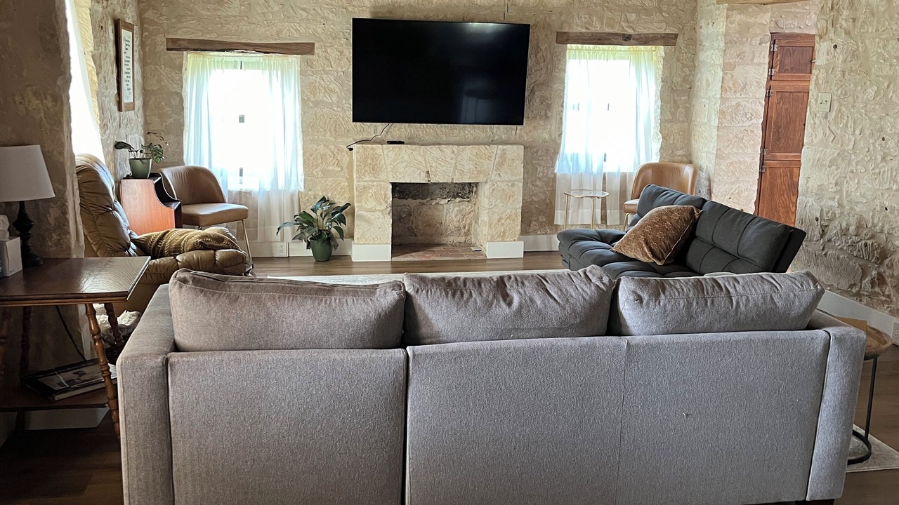 Photo of Livingroom in Hondo