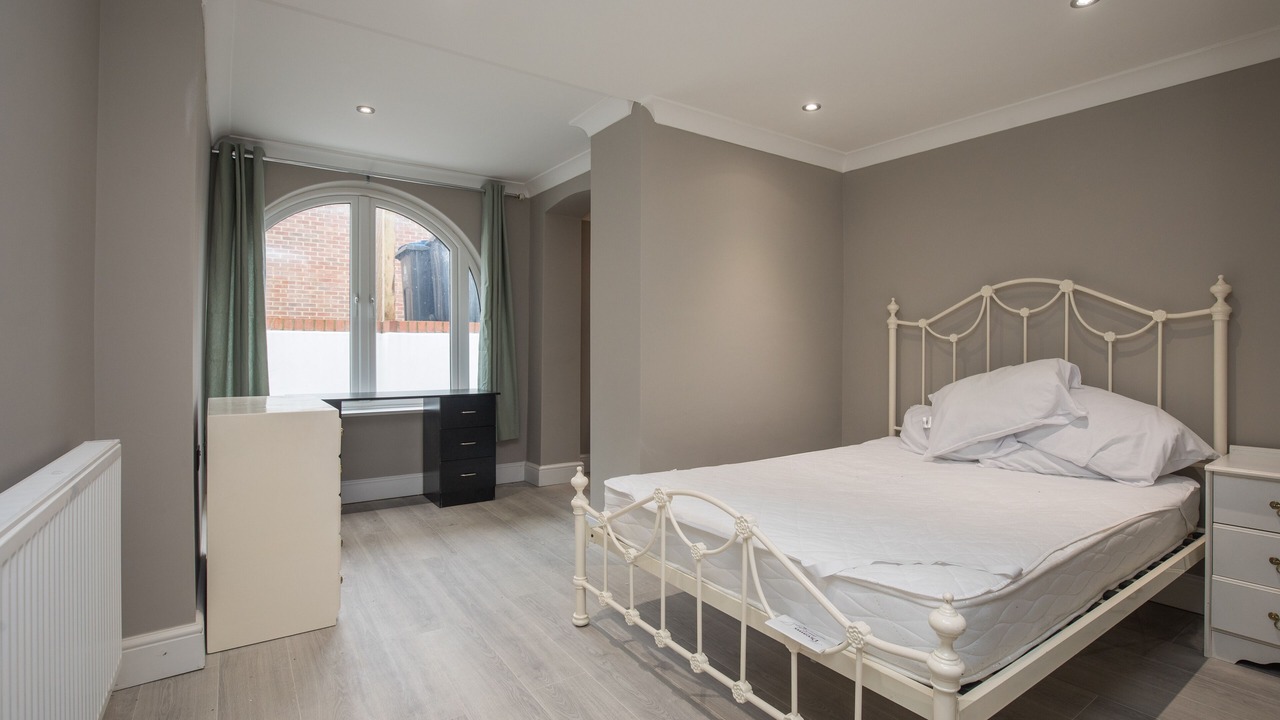 Photo of Bedroom in Grove