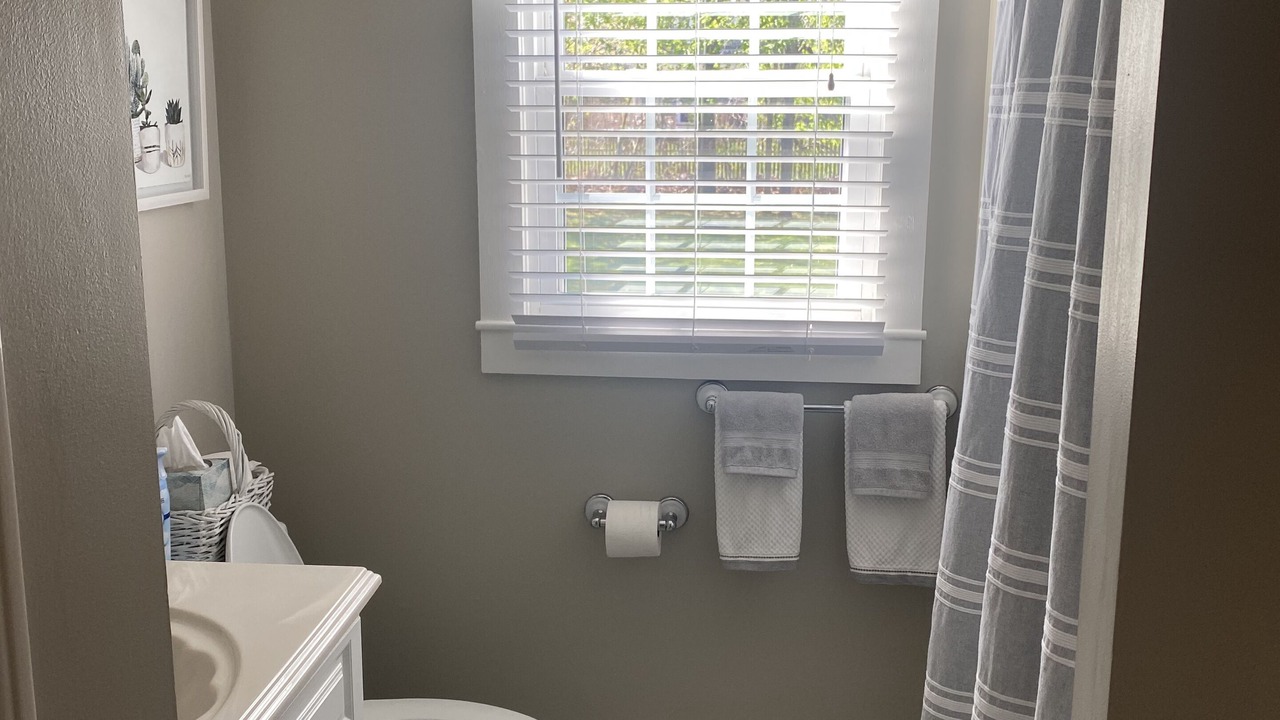 Photo of Bathroom in Teaticket