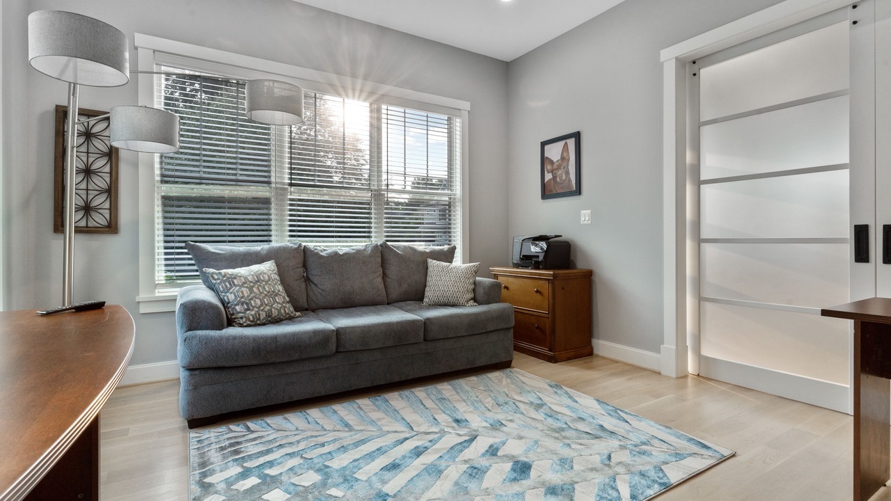 Photo of Livingroom in Virginia Square