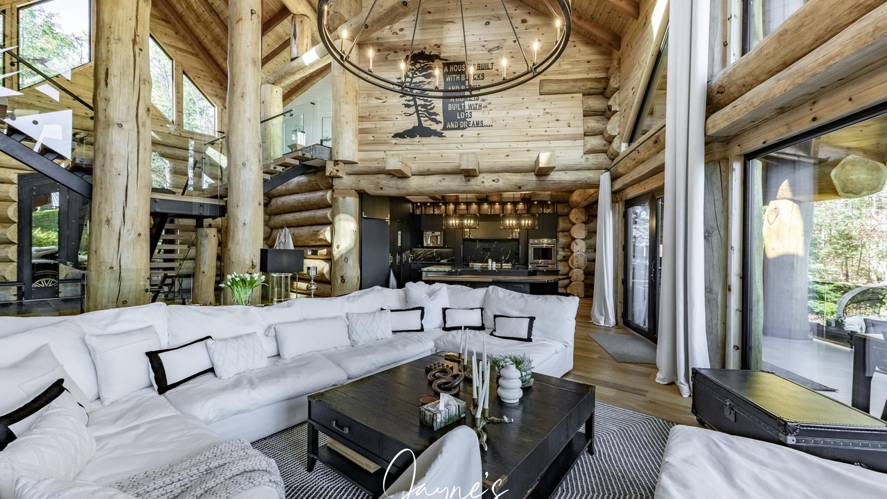 Photo of Livingroom in Gravenhurst