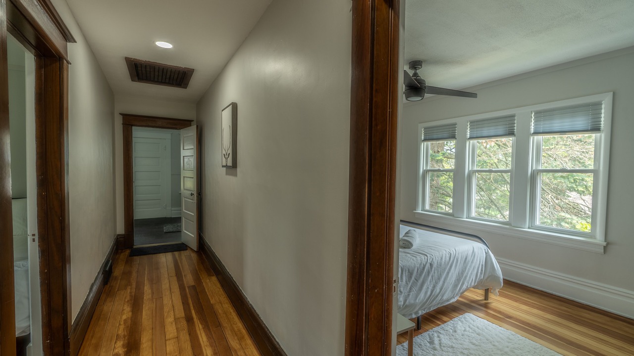 Photo of Bedroom in Lakeside
