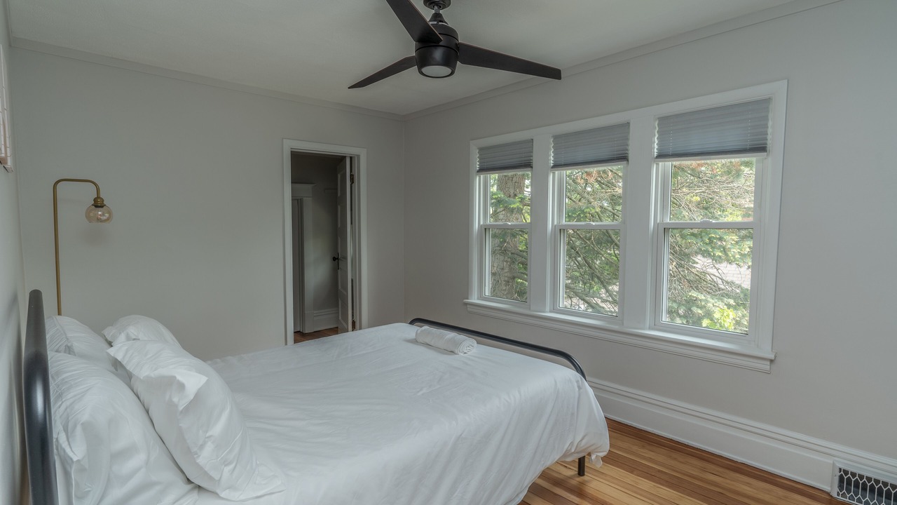 Photo of Bedroom in Lakeside