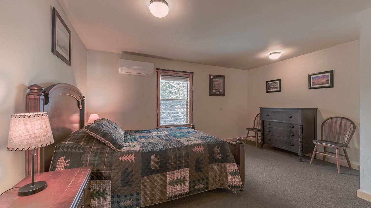 Photo of Bedroom in West Yellowstone