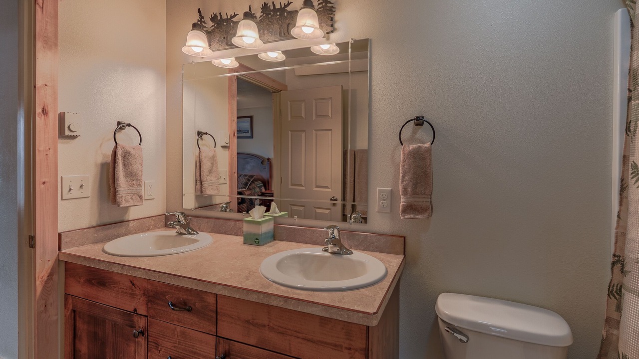 Photo of Bathroom in West Yellowstone