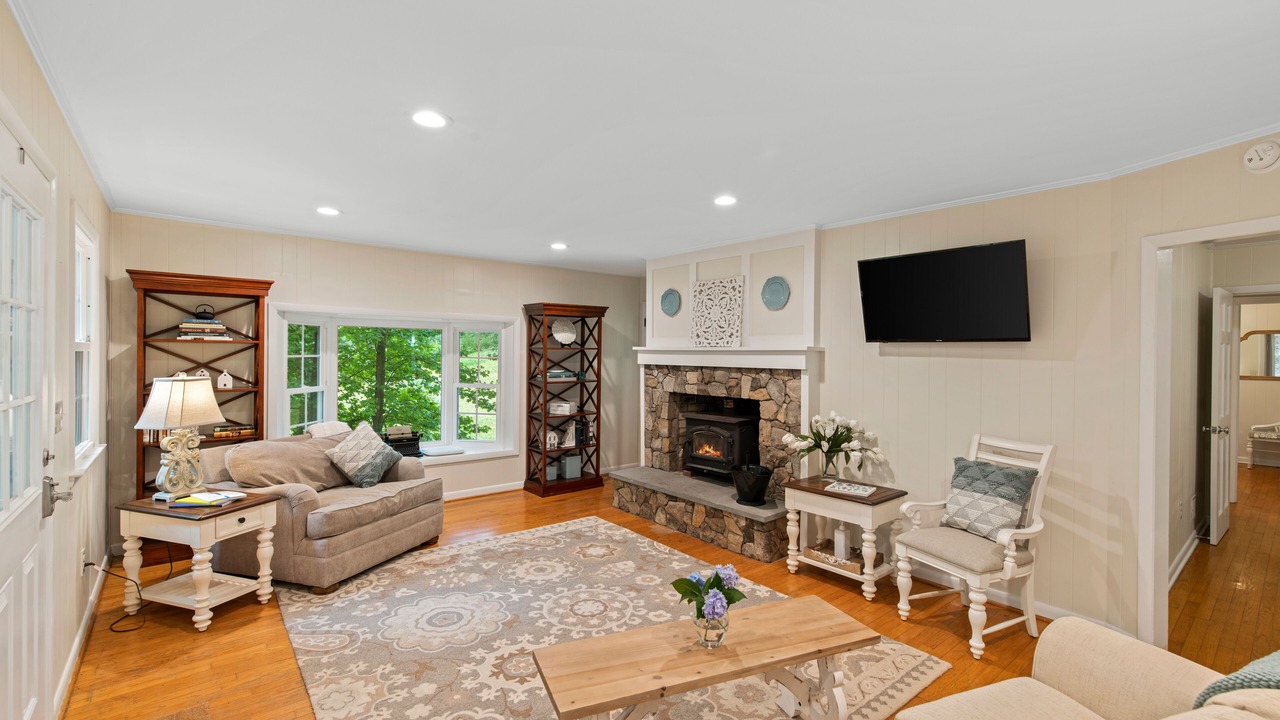 Photo of Livingroom in Cobham