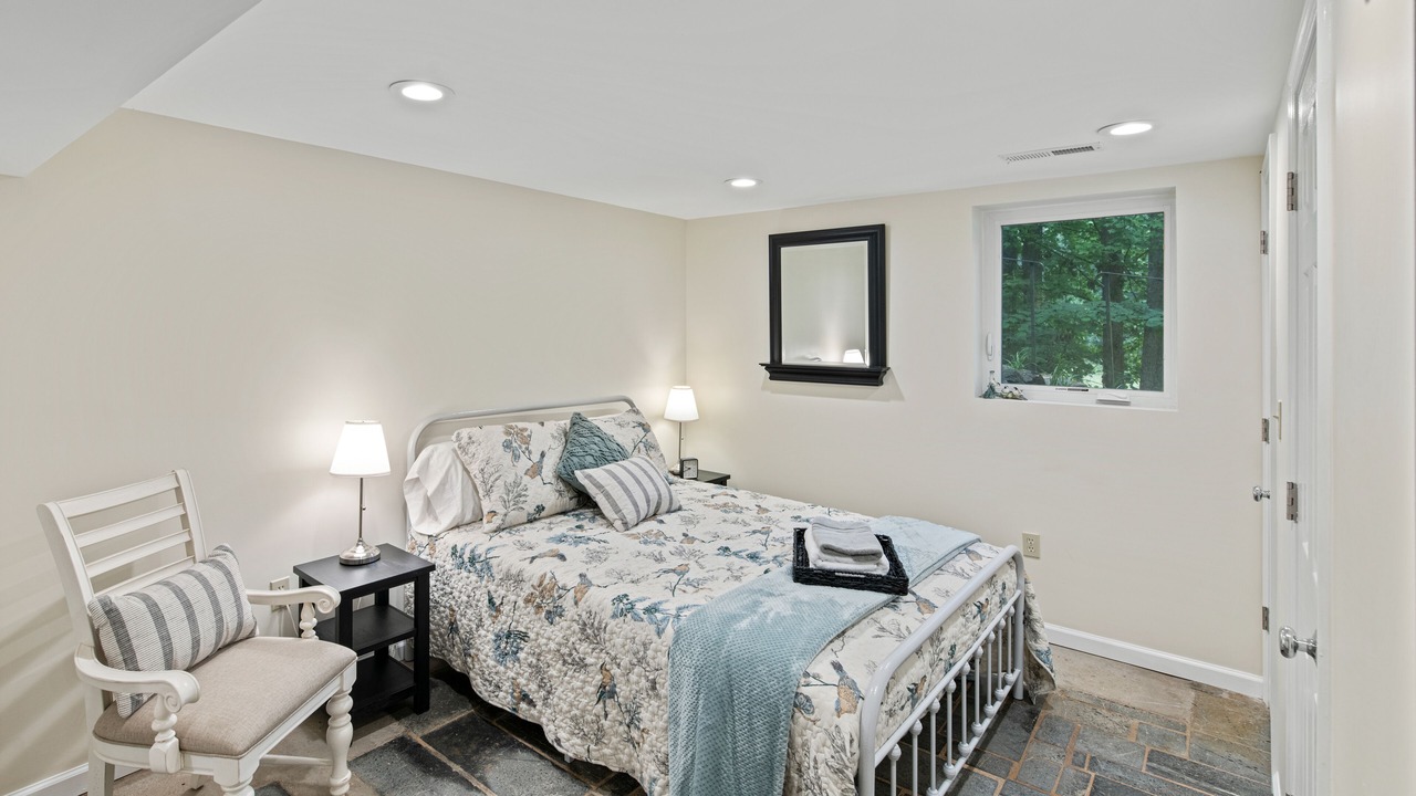 Photo of Bedroom in Cobham