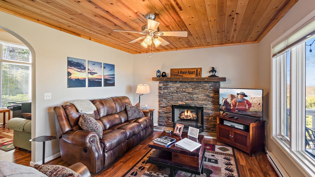 Photo of Livingroom in Blowing Rock