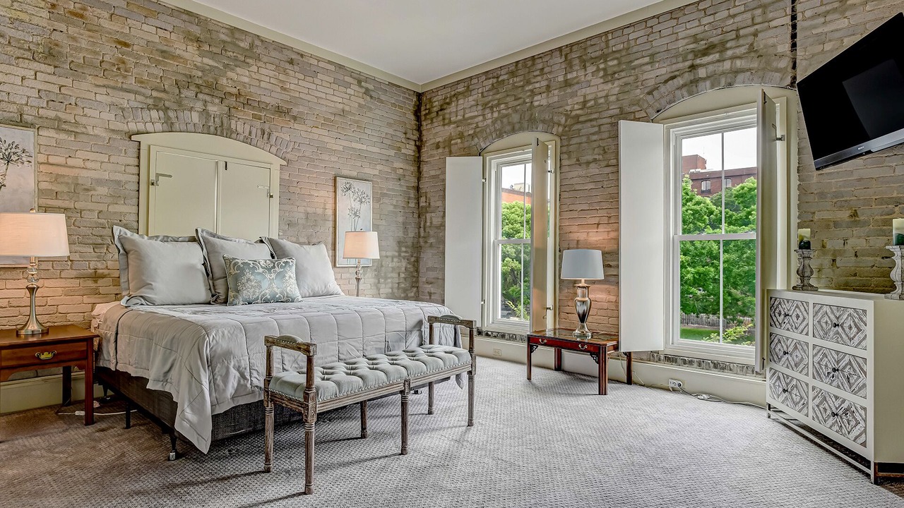 Photo of Bedroom in Historic District - North