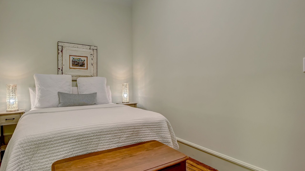 Photo of Bedroom in Historic District - North