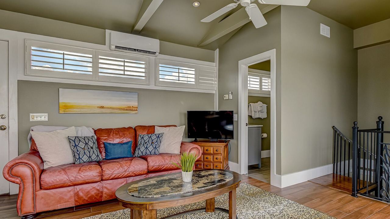 Photo of Livingroom in Historic District - North